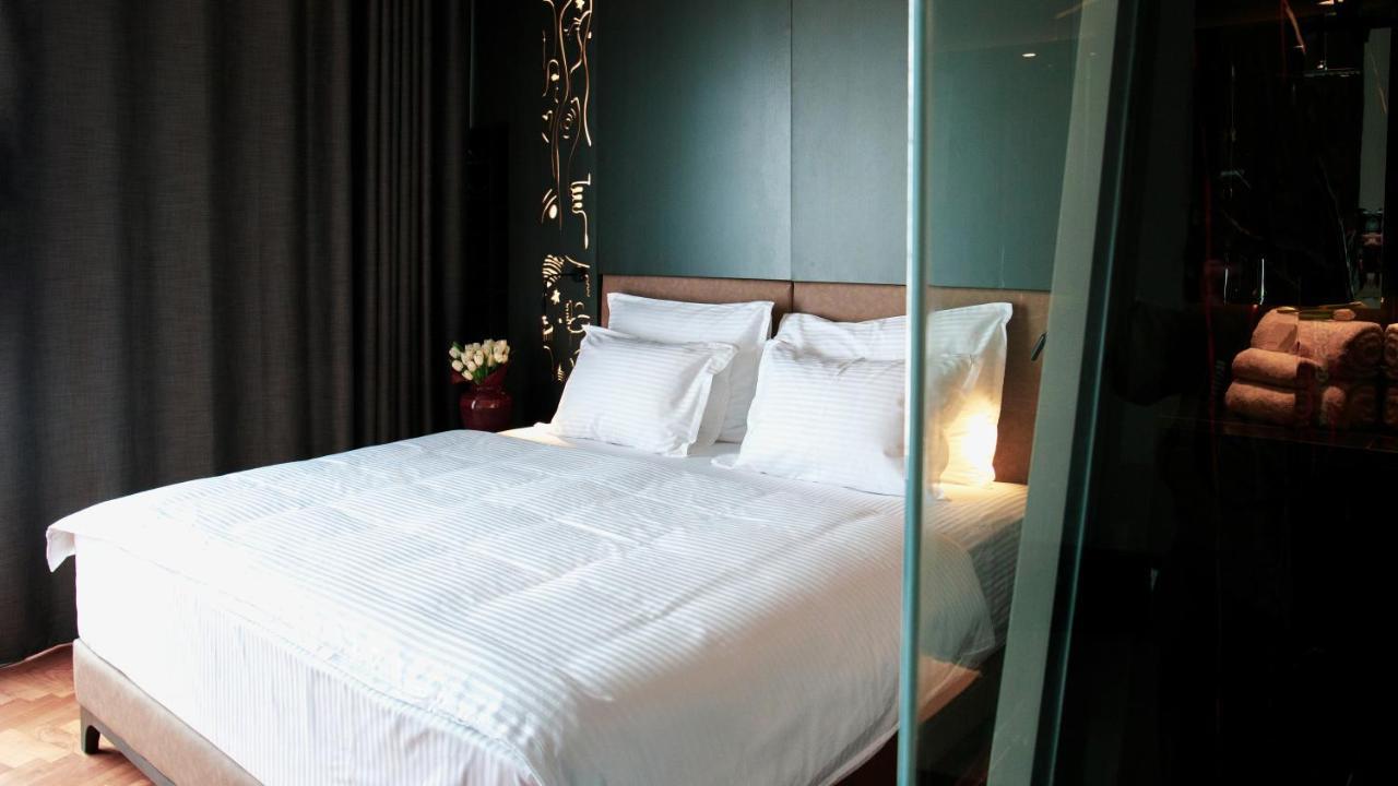 Arka Art Hotel Kashari 외부 사진 A bed with white sheets