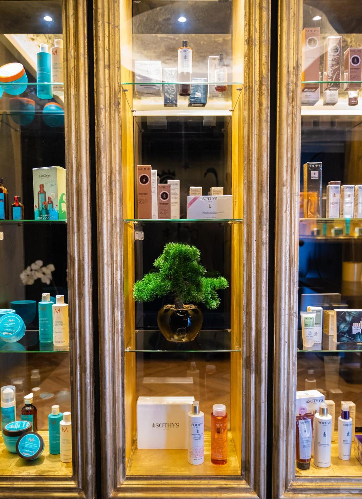 Arka Art Hotel Kashari 외부 사진 A display of various skincare products