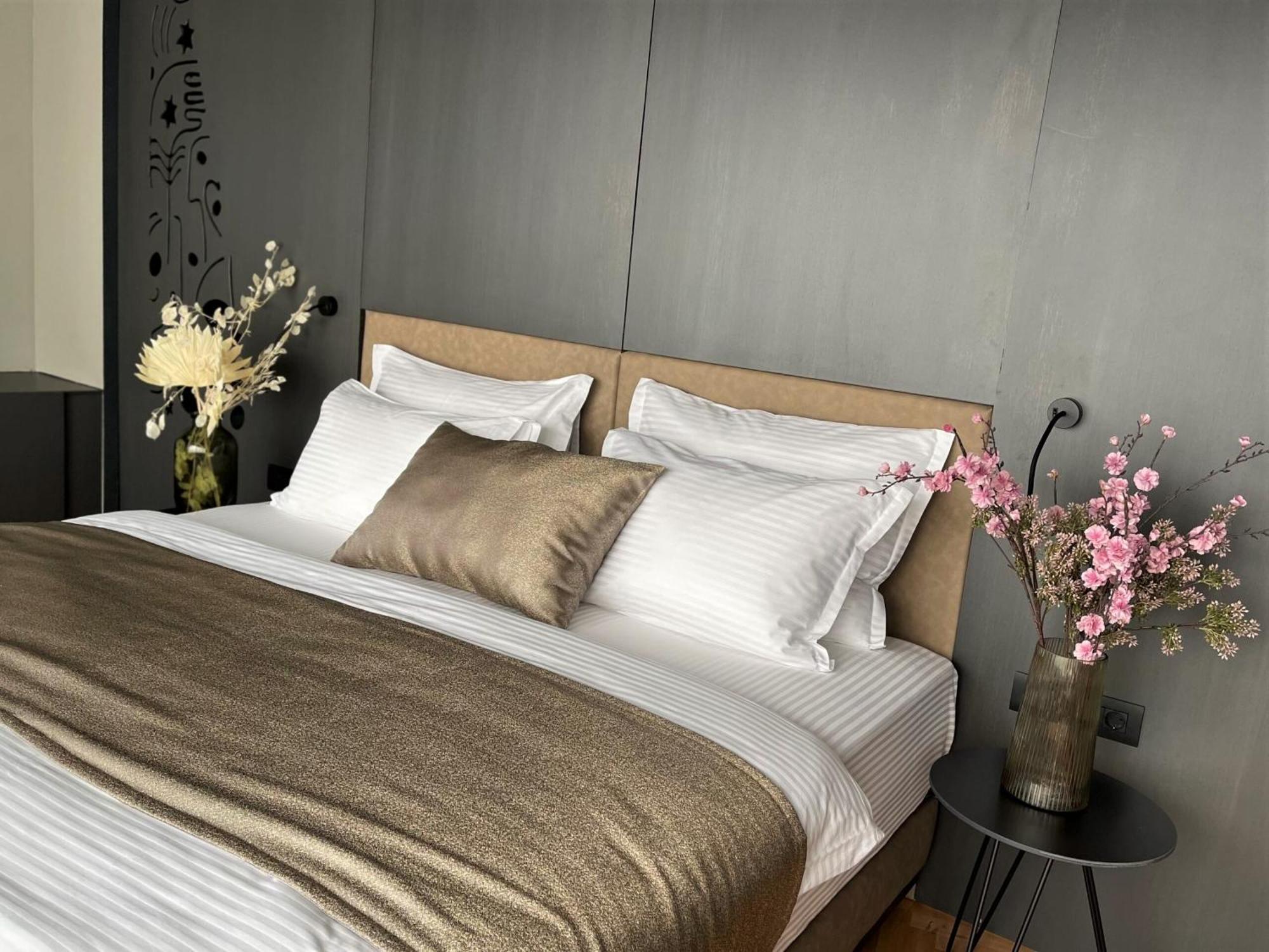 Arka Art Hotel Kashari 외부 사진 A bed with bed linen