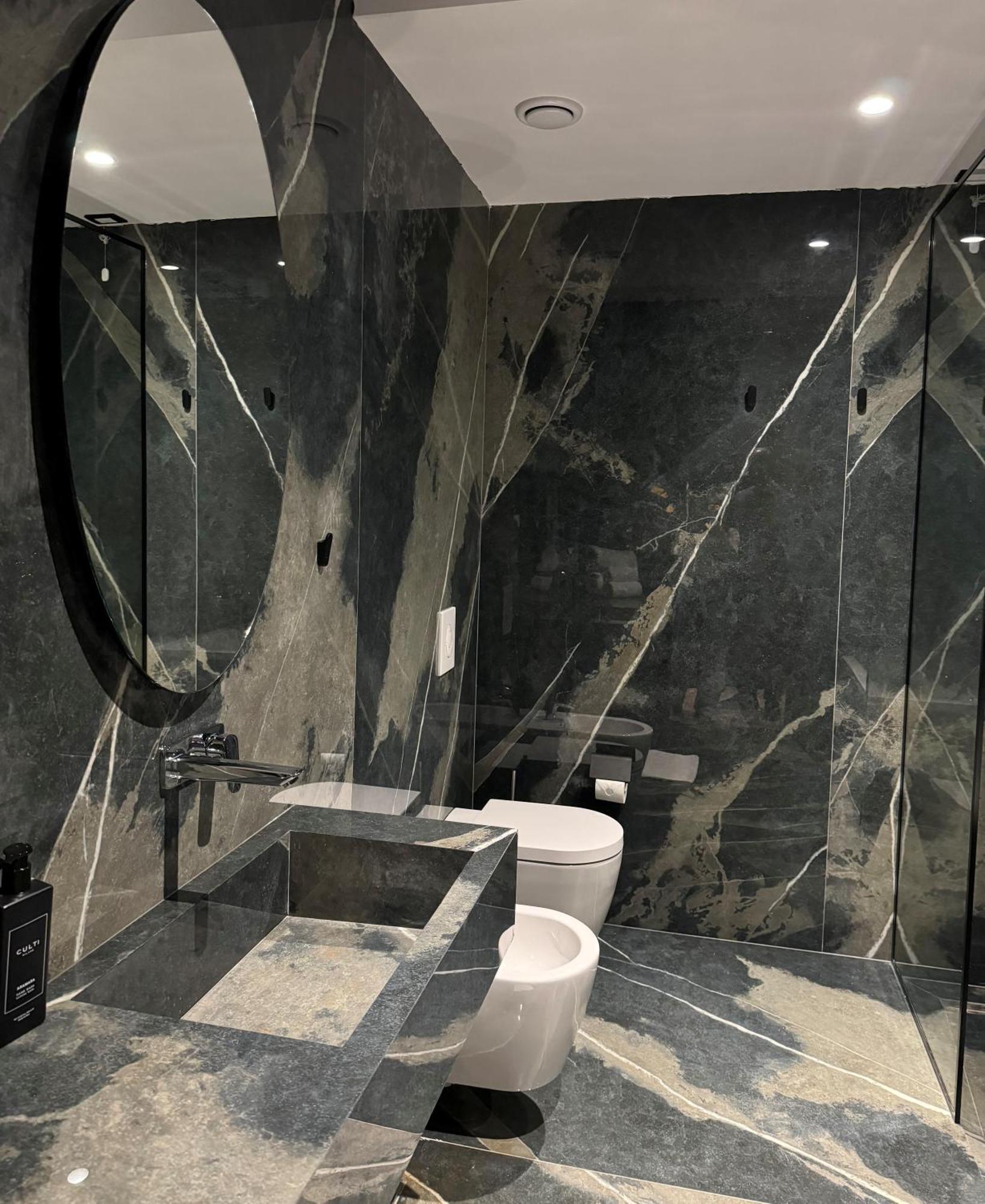 Arka Art Hotel Kashari 외부 사진 Bathroom in the house